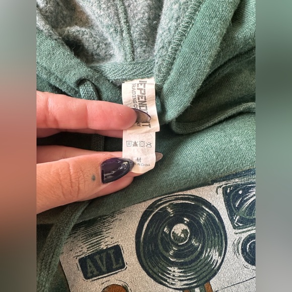 Biltmore Estates Women’s Photo/Camera Hoodie. Size Medium - Picture 3 of 5